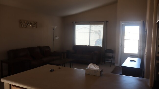 Building Photo - Furnished 3 Bedroom home