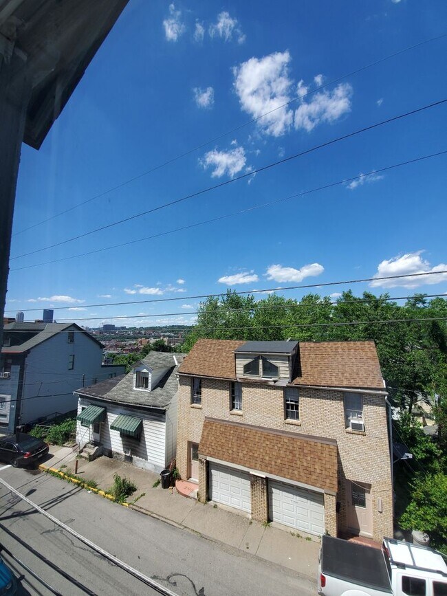 Building Photo - 2400 Mission St