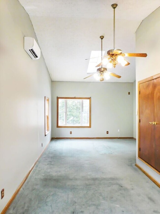 Building Photo - 217 Pawnee Ln