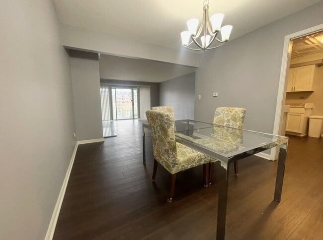 Building Photo - 5501 Carriage Way Dr