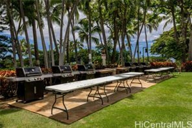 Building Photo - Makaha Valley Towers Furnished 1 Bedroom