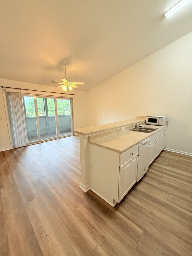 Building Photo - 1280 White Tree Ln