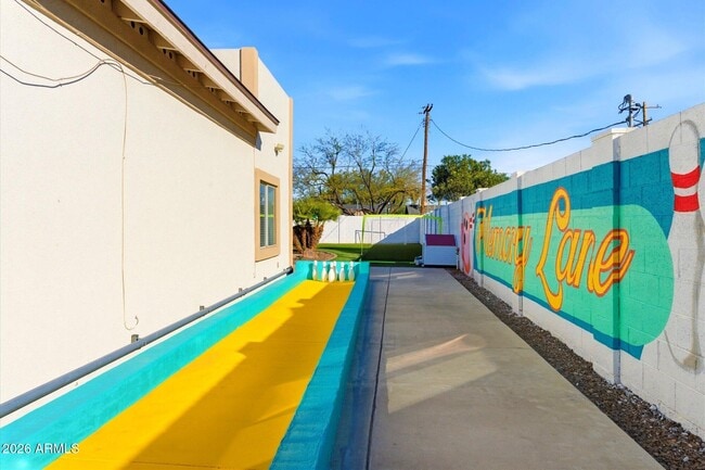 Building Photo - 8140 E Pine Dr