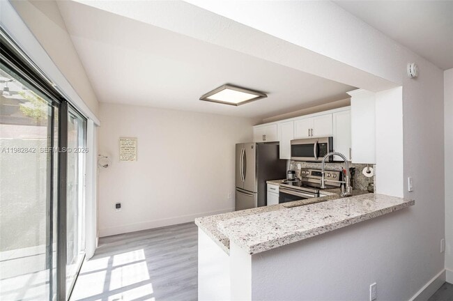 Building Photo - 4702 SW 67th Ave