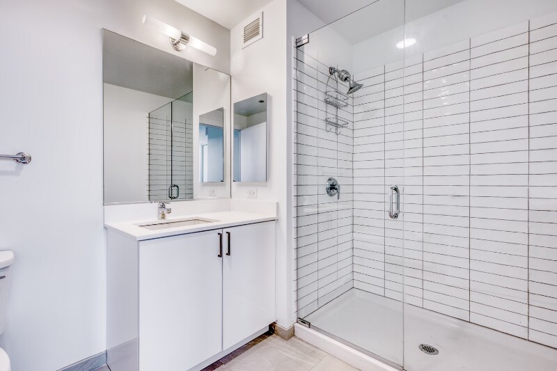 Building Photo - 413 S Halsted St