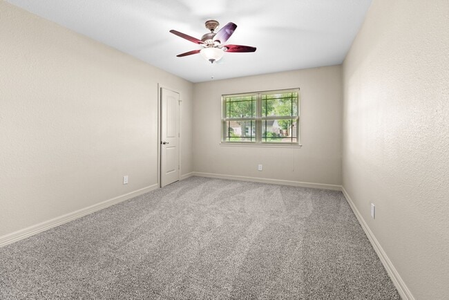 Building Photo - 2227 Parana Dr