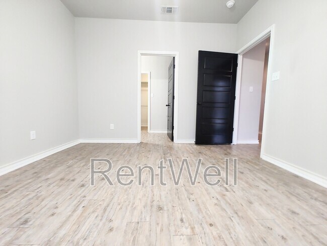 Building Photo - 2215 Quitman Ave