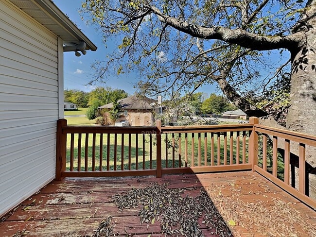 Building Photo - 104 Sunset Dr