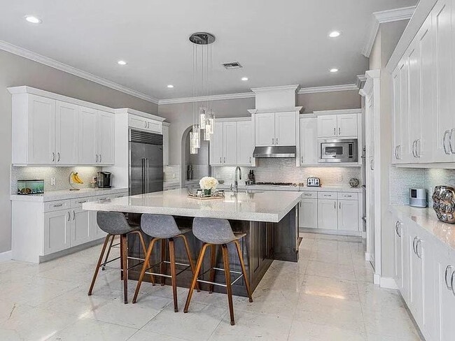 Building Photo - 17511 Cadena Dr