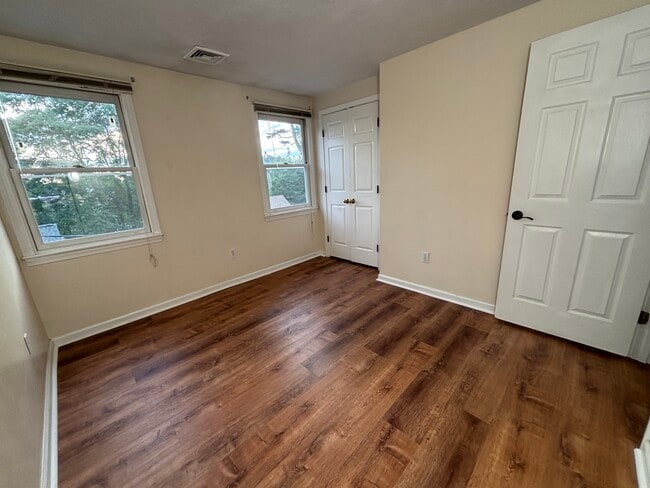 Building Photo - 118 Montclair Ave