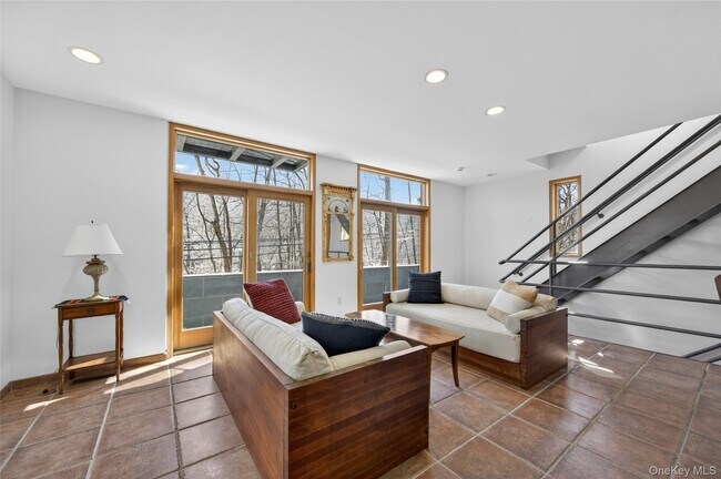 Building Photo - 428 Harbor Rd