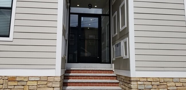 Building Photo - 9 6th St