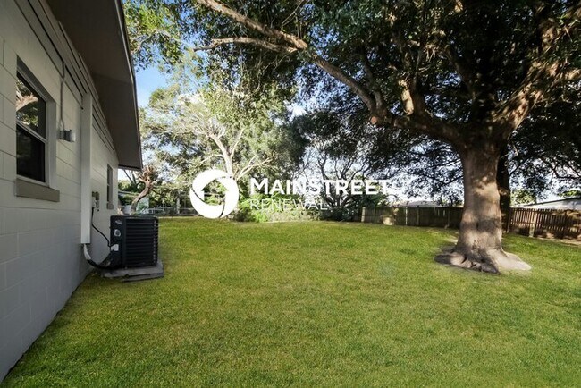 Building Photo - 3 Bedroom Pet-Friendly Home in WINTER HAVEN, FL with Main Street Renewal
