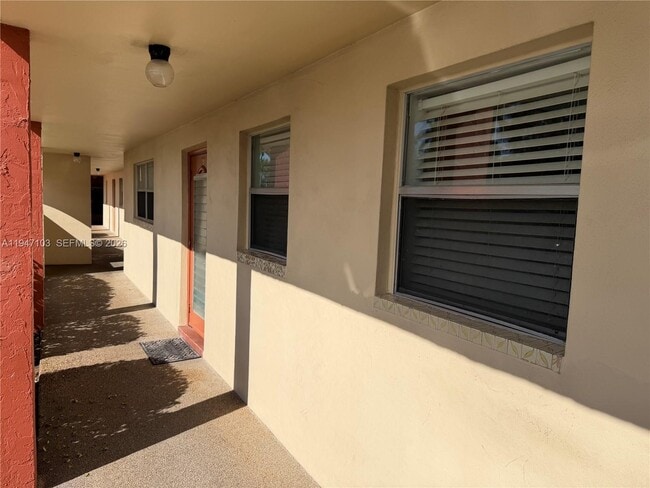 Building Photo - 7891 Sunrise Lakes Dr N