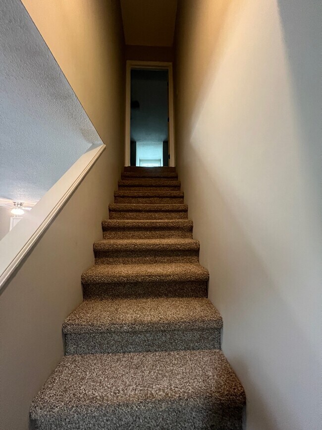 Building Photo - 200 Merry Wood Dr