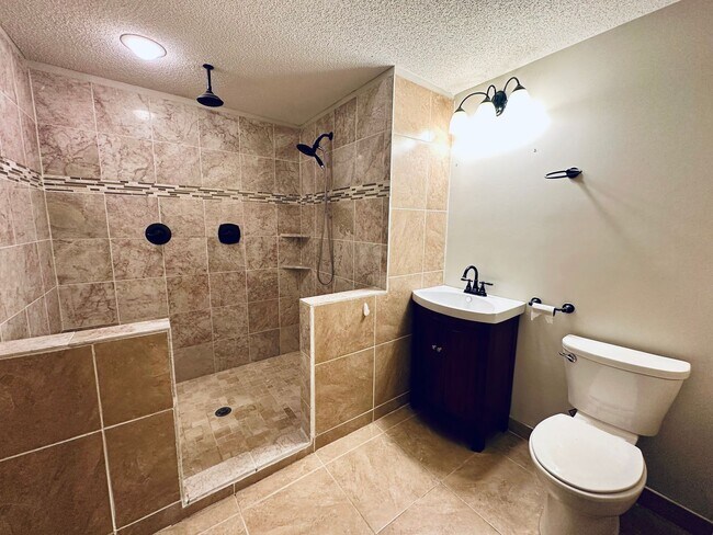 Building Photo - {20067} Custom Built Home in Woodland Mano...