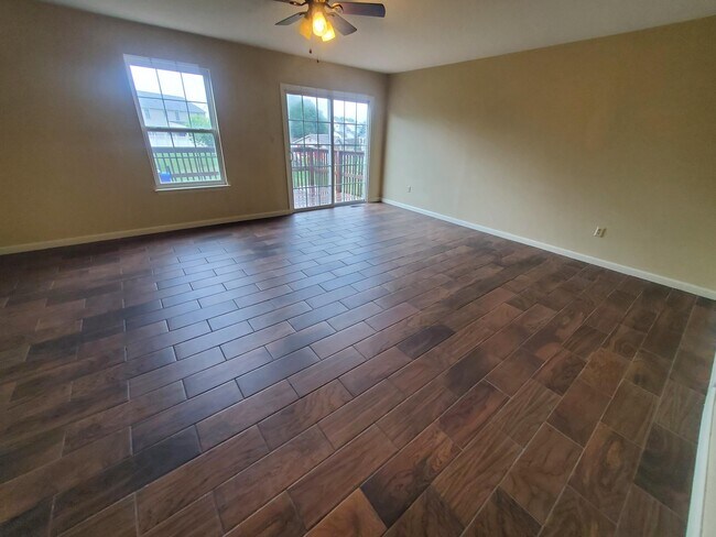 Building Photo - 667 Walnut Tree Dr