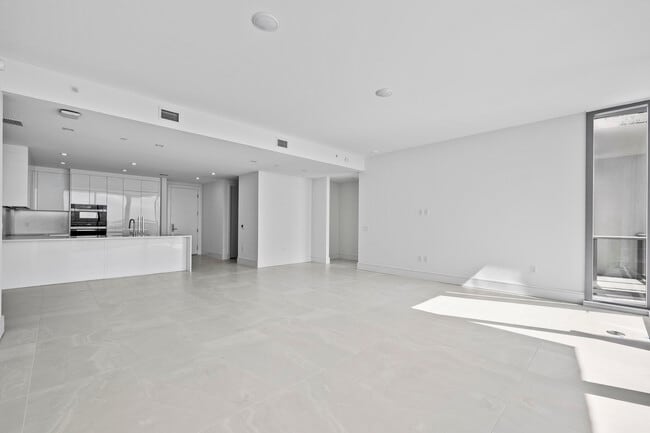 Building Photo - 220 Lake Shore Dr