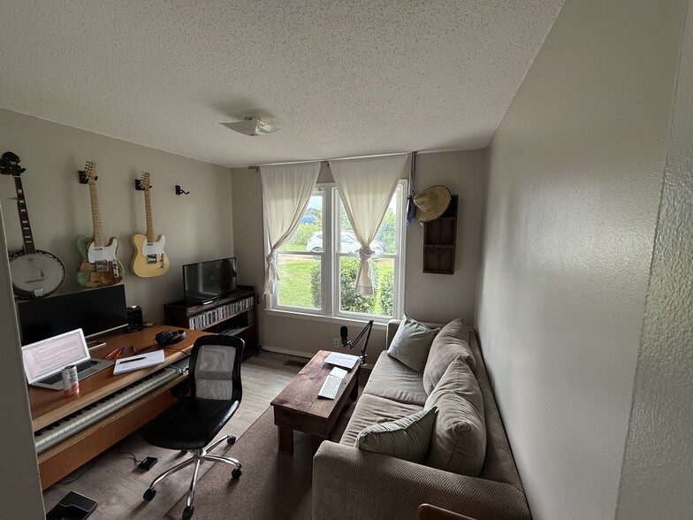 Bedroom 3 - 101 Evergreen Circle