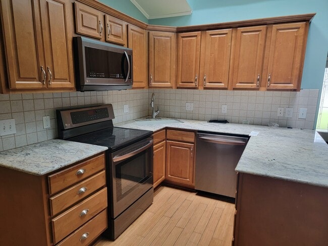 Building Photo - 214 Corinth Dr