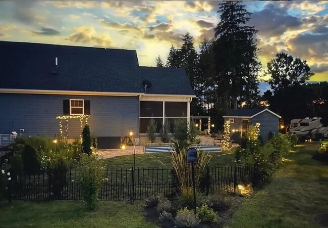 Building Photo - 2114 Pine View Dr