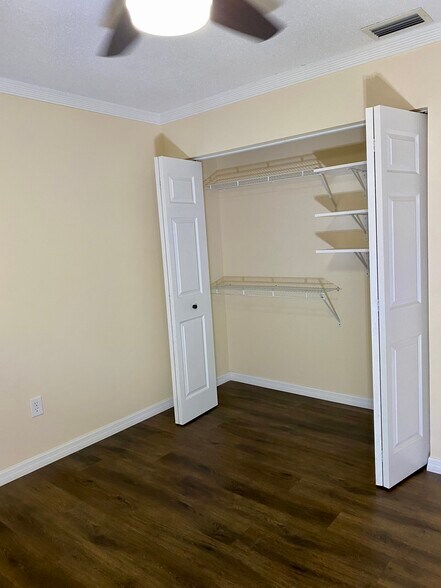 Building Photo - 6248 Gretna Green Ct N