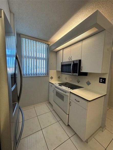 Building Photo - 5300 NE 24th Terrace