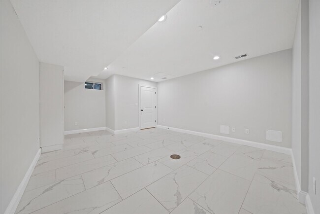 Building Photo - 479 Sherman St
