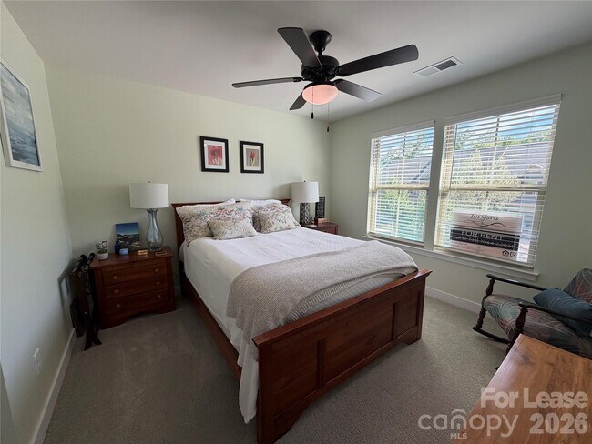 Building Photo - 163 Beacon Dr