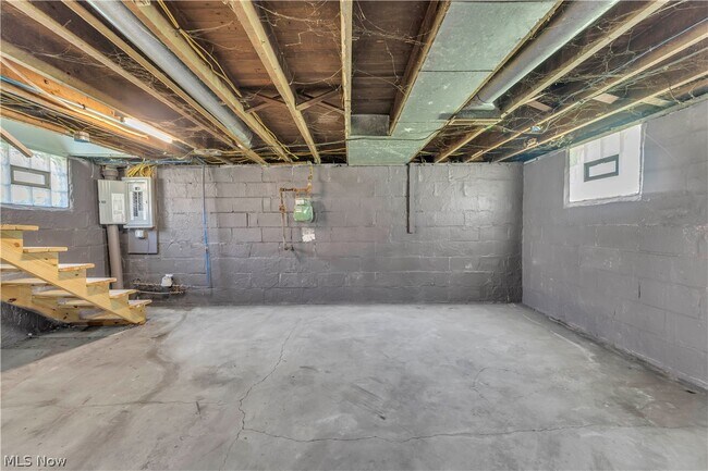 Building Photo - 1296 W Wilbeth Rd
