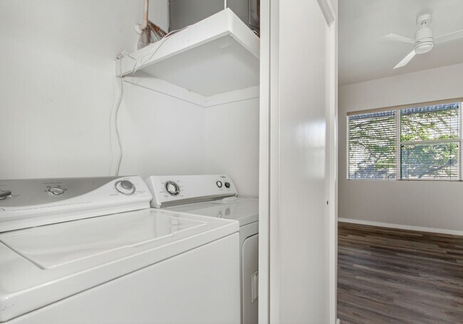 Building Photo - 1 Bedroom, 1 Bath Condo!