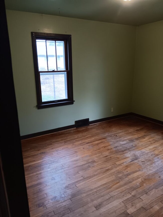 Building Photo - Charming 2 Bedroom and 1 Bath House Availa...