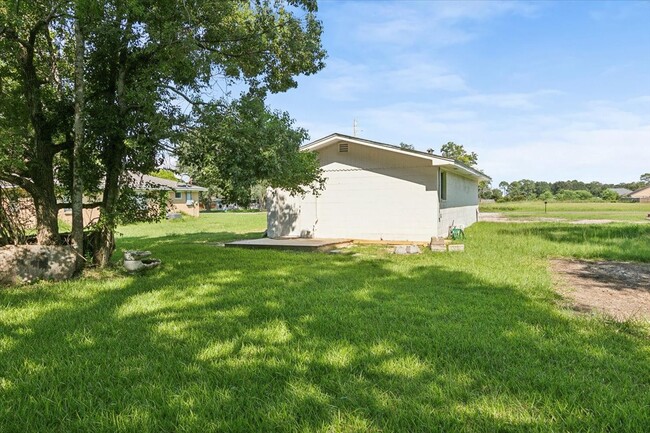 Building Photo - 1300 Kansas Ave S
