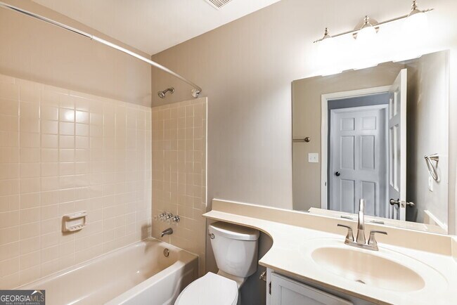 Building Photo - 4220 Pineset Dr