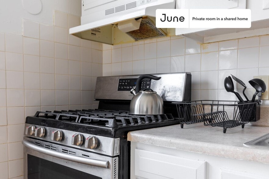 Building Photo - Room in Shared 3 bed/1 bath home