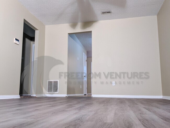 Building Photo - 2300 Grayson Valley Dr