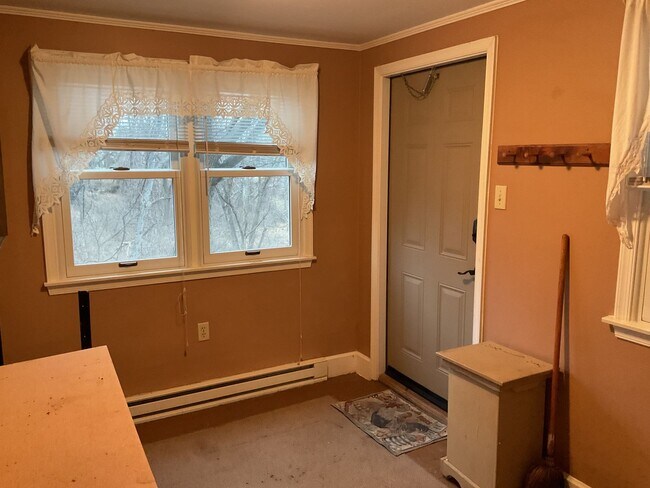 Building Photo - 11 Round Ridge Rd