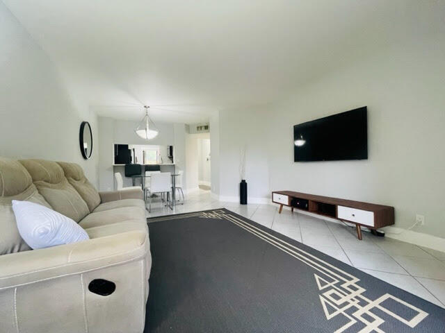 Building Photo - 5571 Courtyard Dr