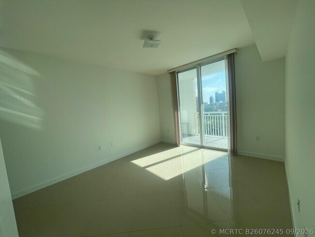 Building Photo - 1755 E Hallandale Beach Blvd