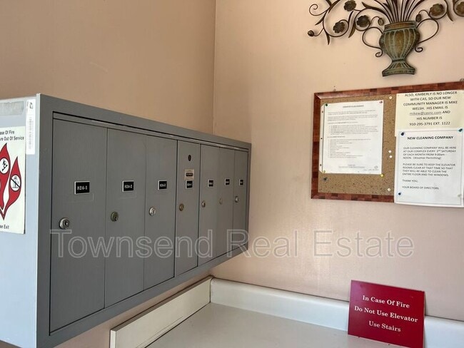 Building Photo - 824 Sage Creek Ln