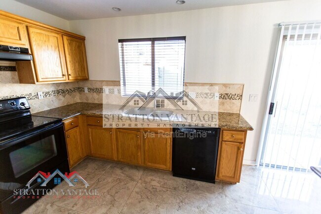 Building Photo - 1576 E Jasper Ct