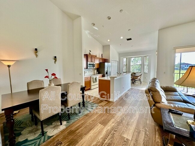 Building Photo - 803 Fairwaycove Ln