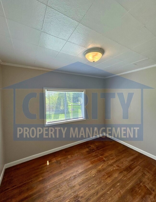 Building Photo - Charming 2-Bedroom Home with Spacious Yard...