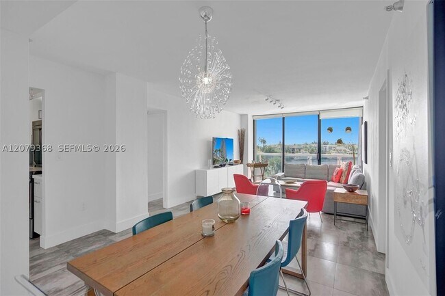 Building Photo - 20515 E Country Club Dr