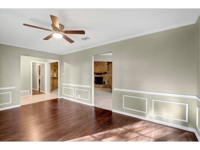 Building Photo - 100 Hacienda Dr