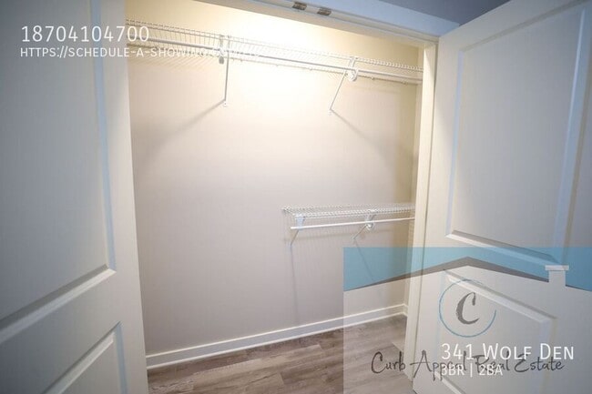 Building Photo - 341 Wolf Den Dr