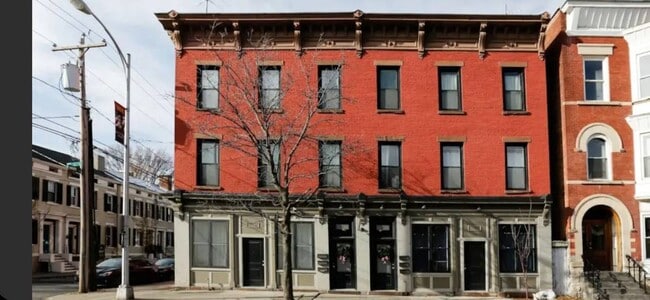 Building Photo - 213-215 4th St