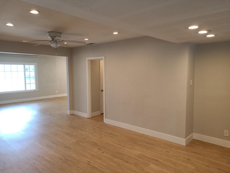 Building Photo - 413 W Acacia Ave