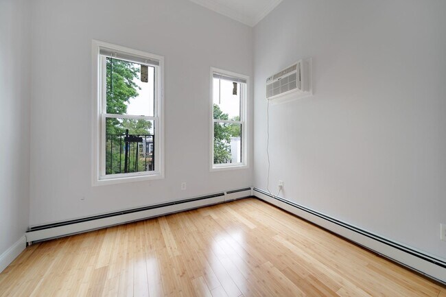 Building Photo - 132 Lincoln St