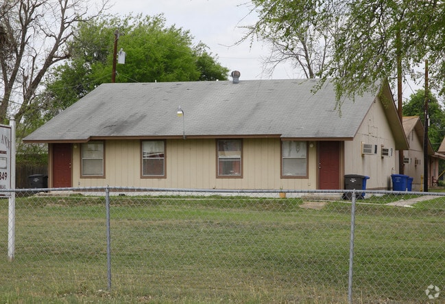 Primary Photo - Kelly Ann Apartments